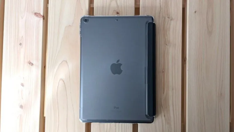 ESR iPad 背面ケース ハードシェル Smart Keyboard・Smart Cover対応